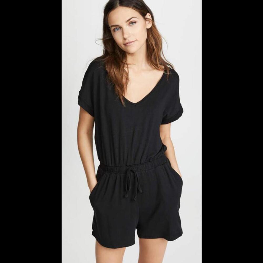 Lush Black Short Sleeve  Romper Size Large